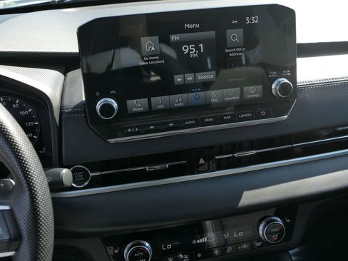 Used 2024 Mitsubishi Outlander SE image 19