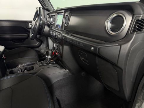 Used 2022 Jeep Wrangler Unlimited Rubicon 4xe AWD/4WD image 31