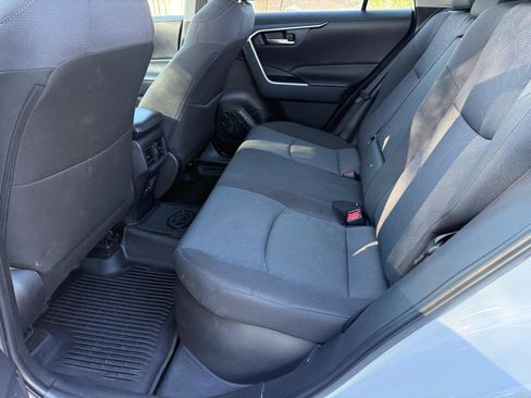 Used 2025 Toyota RAV4 XLE AWD/4WD image 19