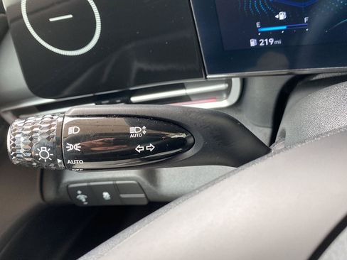 Used 2025 Hyundai Elantra SEL FWD image 36