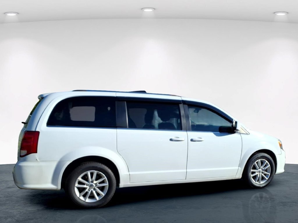 Used 2019 Dodge Grand Caravan SXT w/ Driver Convenience Group FWD image 16