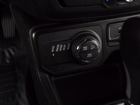 Certified 2023 Jeep Renegade Trailhawk w/ Trailhawk Elite Group image 29