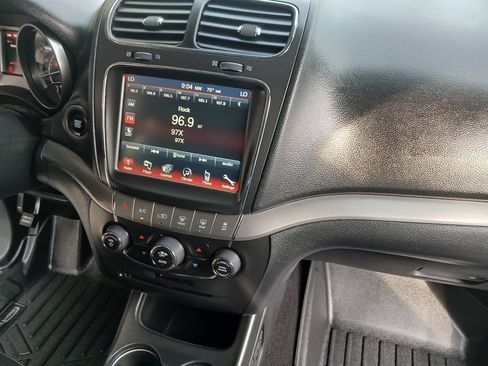 Used 2019 Dodge Journey Crossroad FWD image 16