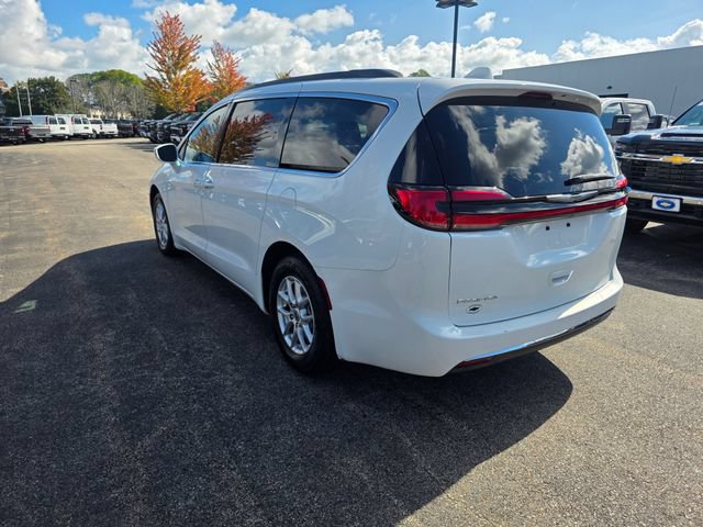 Used 2022 Chrysler Pacifica Touring-L FWD image 2