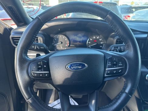 Used 2020 Ford Explorer XLT image 10