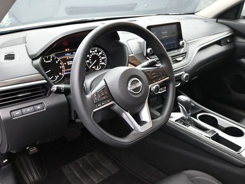 Used 2023 Nissan Altima 2.5 SV FWD image 18