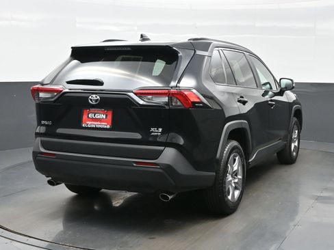 Used 2025 Toyota RAV4 XLE AWD/4WD image 5