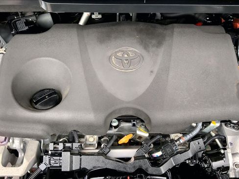 Used 2023 Toyota Sienna XLE image 31