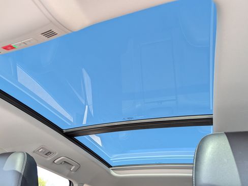 Certified 2023 Volkswagen Taos SE w/ Panoramic Sunroof Package AWD/4WD image 33