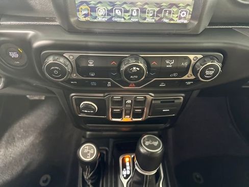 Used 2022 Jeep Wrangler Unlimited Sahara image 23