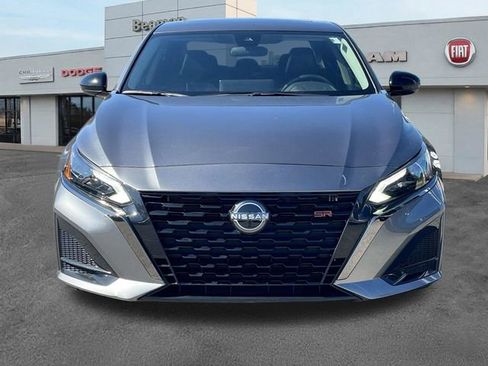 Used 2023 Nissan Altima 2.5 SR w/ SR Premium Package FWD image 2