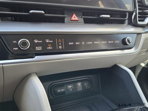 Certified 2025 Kia Sportage EX image 19