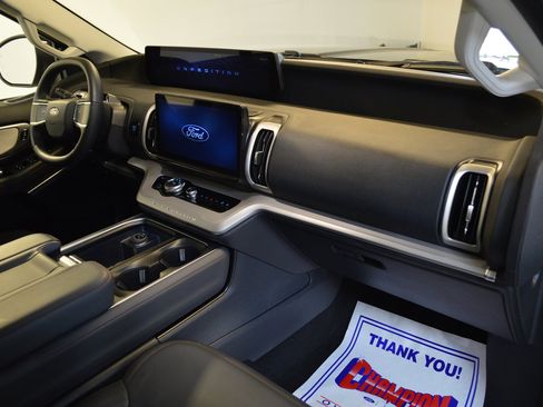 Used 2025 Ford Expedition Active image 10