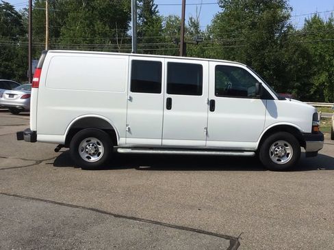 Used 2025 Chevrolet Express 2500 w/ Driver Convenience Package RWD image 7