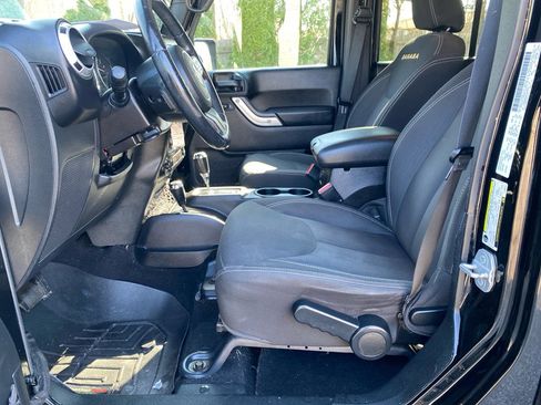 Used 2015 Jeep Wrangler Unlimited Sahara w/ Connectivity Group image 9