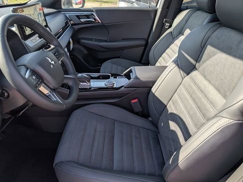 New 2026 Mitsubishi Outlander LE AWD/4WD image 4