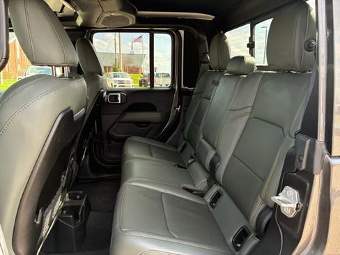 Used 2025 Jeep Gladiator Mojave image 12