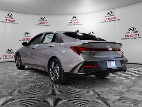 Used 2025 Hyundai Elantra Sport image 6