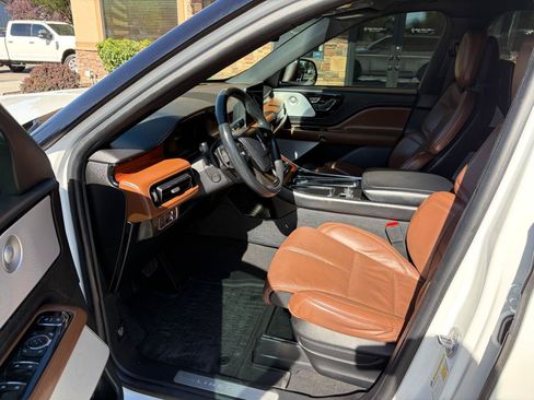 Used 2023 Lincoln Aviator Reserve w/ Equipment Group 201A AWD/4WD image 4