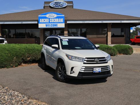 Used 2018 Toyota Highlander XLE AWD/4WD image 7