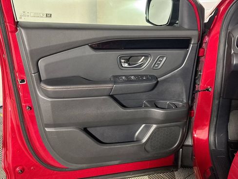Certified 2025 Honda Pilot TrailSport image 11