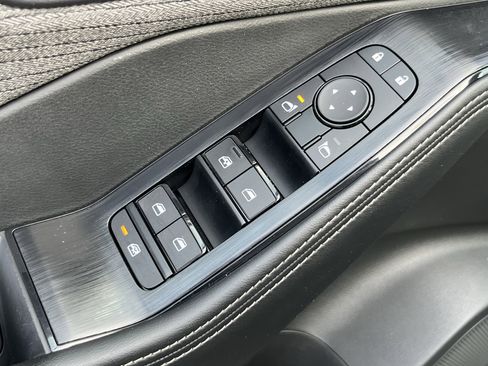 Used 2023 Nissan Rogue SV image 19