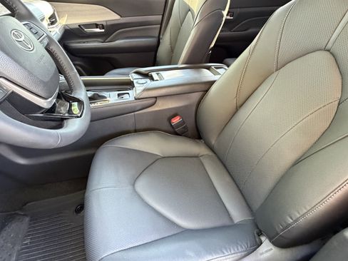 Used 2026 Toyota Grand Highlander FWD image 17