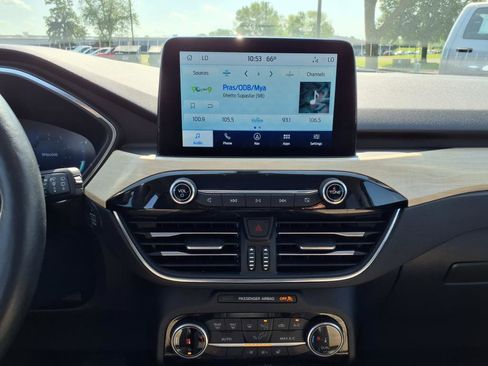 Used 2022 Ford Escape Titanium w/ Titanium Elite Package image 9