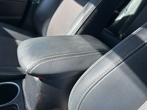 Used 2015 Toyota Corolla L image 34