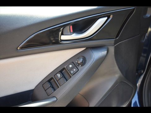 Used 2016 MAZDA MAZDA3 i Touring FWD image 18