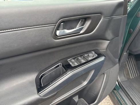 Used 2025 Nissan Pathfinder SL FWD image 26