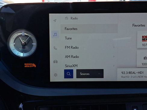 Used 2025 Lexus ES 300h Ultra Luxury w/ Accessory Package (Z2) FWD image 23