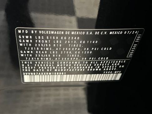 Certified 2024 Volkswagen Tiguan SE FWD image 30