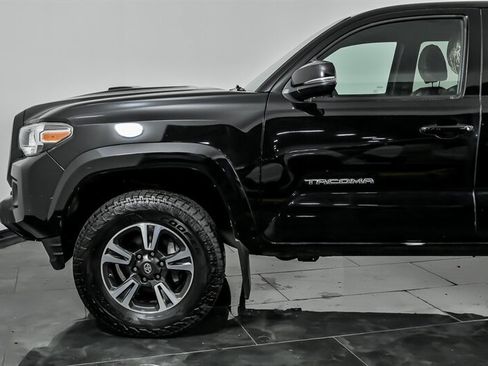 Used 2017 Toyota Tacoma TRD Sport w/ Tow Package (A/T) AWD/4WD image 6