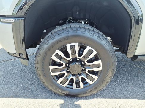Used 2025 GMC Sierra 2500 Denali Ultimate AWD/4WD image 11