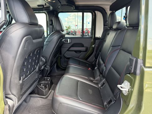 Used 2023 Jeep Gladiator Rubicon w/ Cold Weather Group AWD/4WD image 25