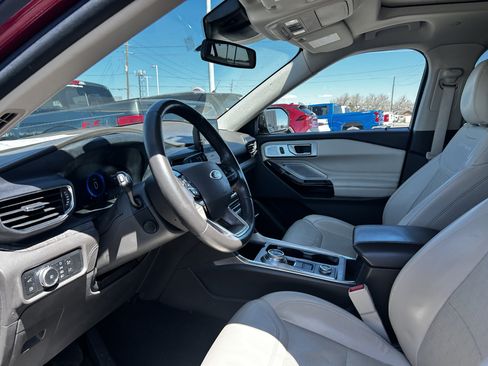 Used 2022 Ford Explorer Platinum w/ Premium Technology Package AWD/4WD image 9