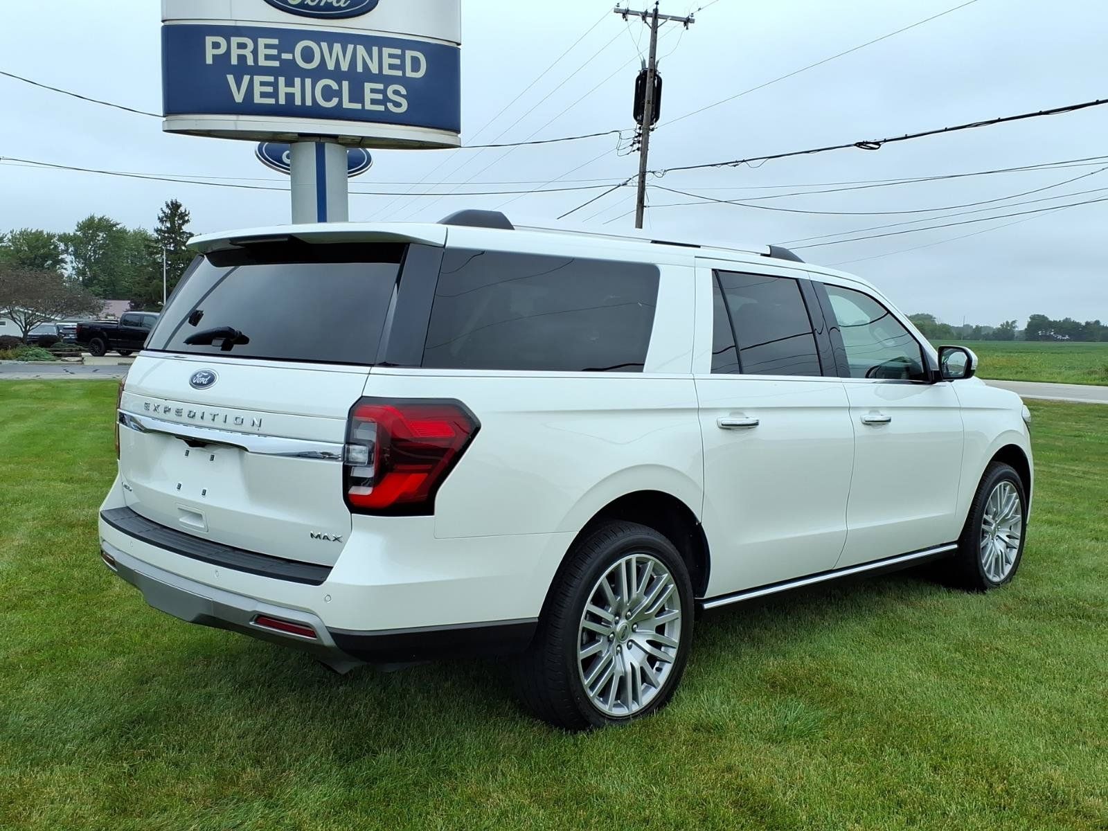 Used 2024 Ford Expedition Max Limited AWD/4WD image 3