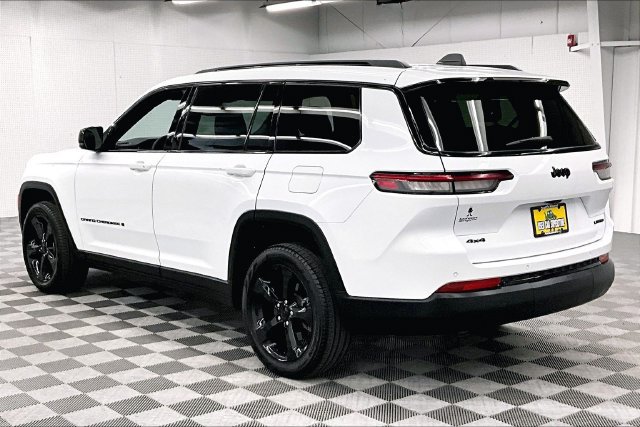 Used 2024 Jeep Grand Cherokee L Limited w/ Black Appearance Package AWD/4WD image 2
