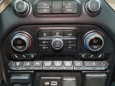 Used 2023 Chevrolet Silverado 3500 High Country image 29