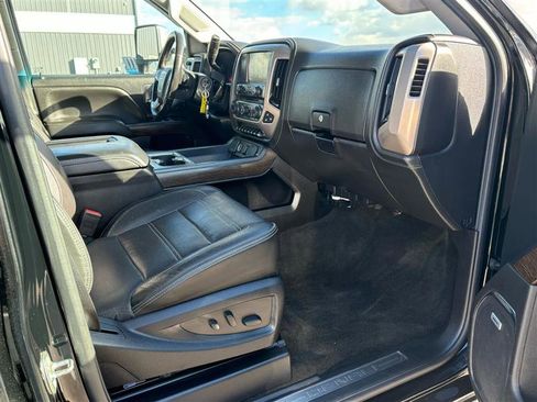 Used 2018 GMC Sierra 3500 Denali image 11