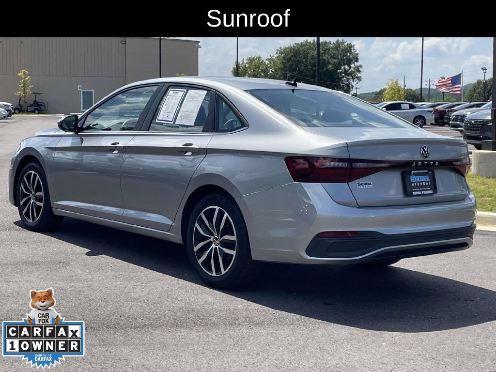 Used 2025 Volkswagen Jetta SE FWD image 5