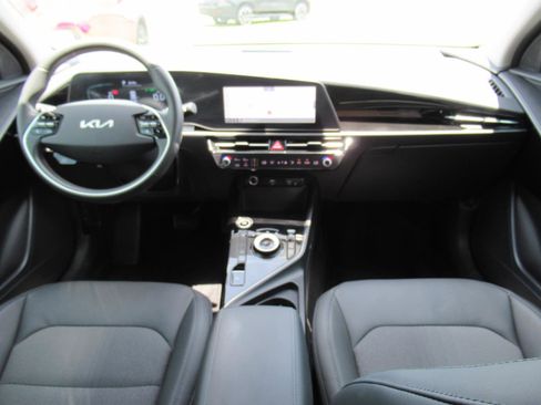 Used 2023 Kia Niro EX FWD image 12
