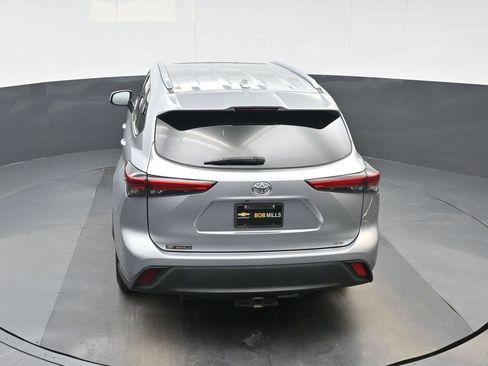 Used 2020 Toyota Highlander XLE FWD image 20
