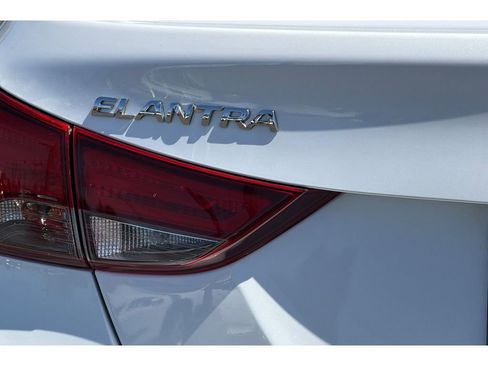 Used 2016 Hyundai Elantra SE FWD image 26