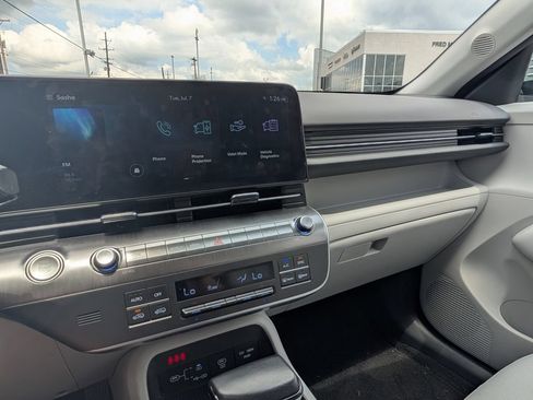 Used 2024 Hyundai Kona SEL AWD/4WD image 17