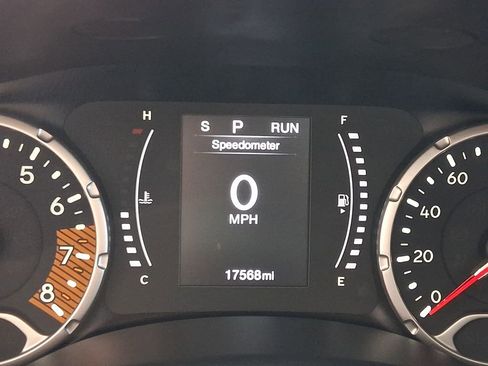 Used 2023 Jeep Renegade Latitude AWD/4WD image 24