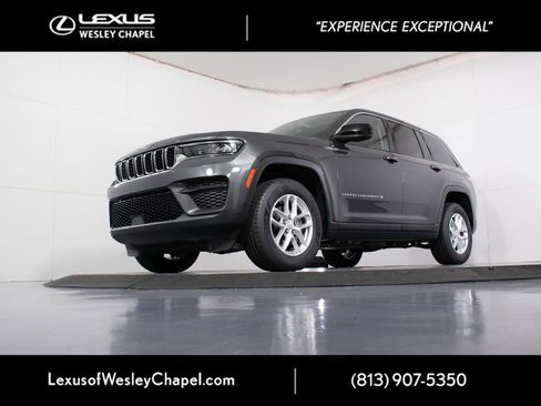 Used 2023 Jeep Grand Cherokee Laredo RWD image 12
