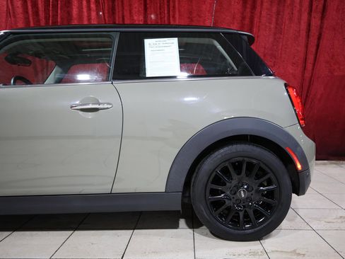 Used 2019 MINI Cooper 2-Door Hardtop FWD image 6