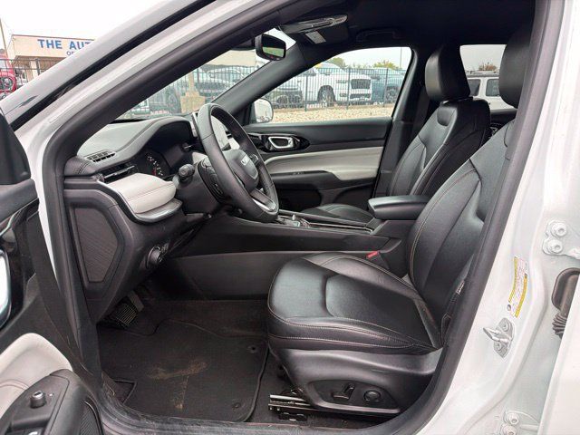 Used 2025 Jeep Compass Limited AWD/4WD image 10